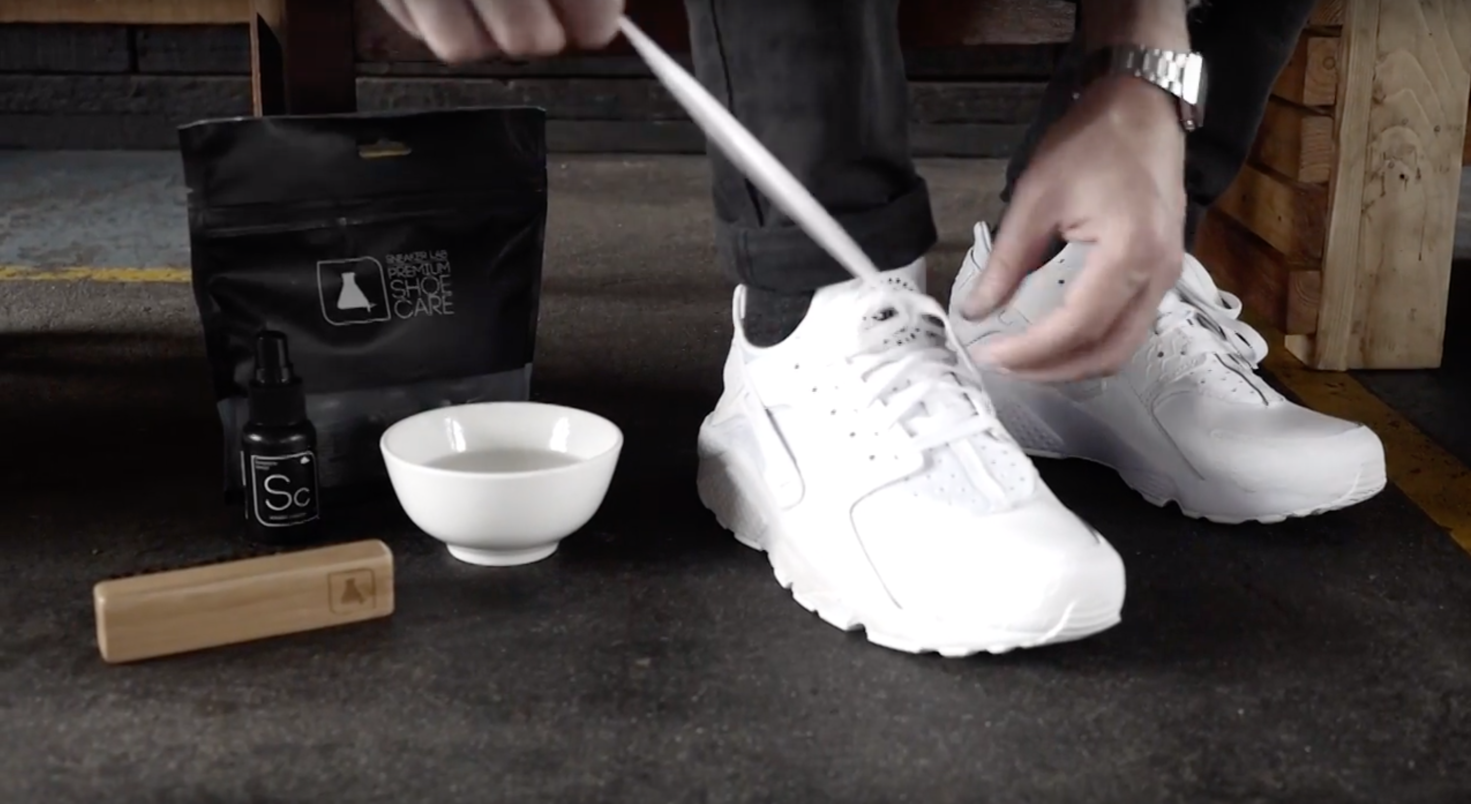 How To Clean Nike Huarache With Sneaker Cleaner