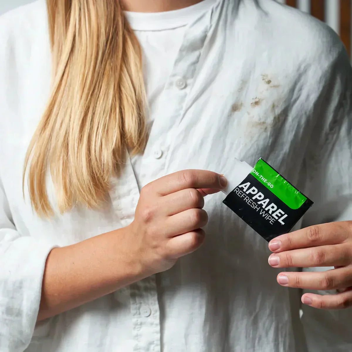 How To Use Apparel Refresh Wipes